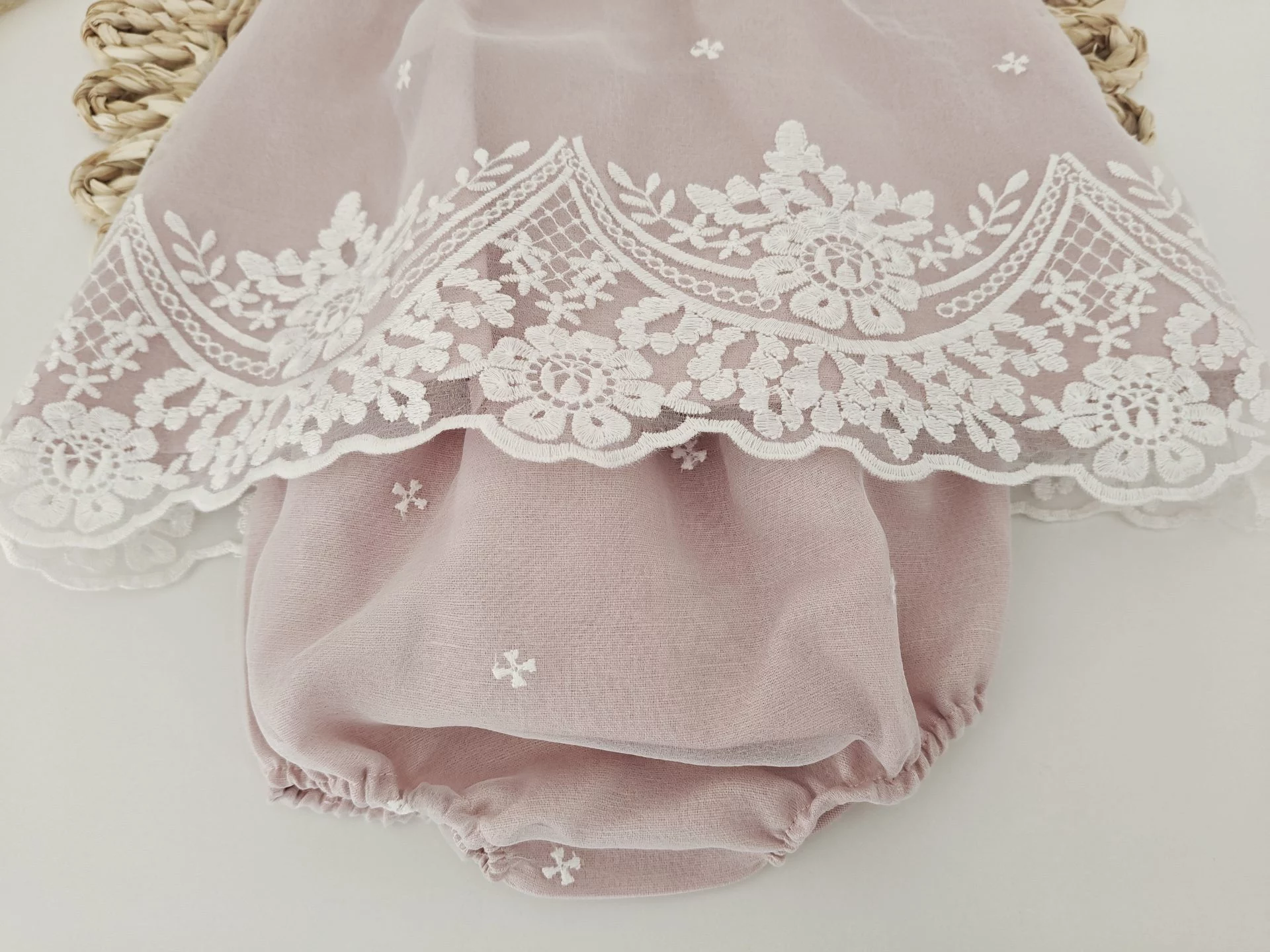 Jesusito Encaje Detalle Flor - Imagen 5